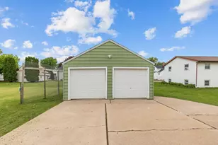 708 W 6th Ave, Oshkosh, WI 54902 - Photo 35