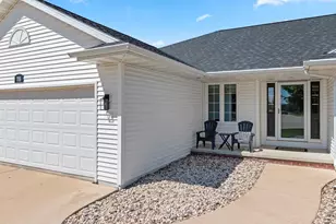 715 Hickory Valley Ct, De Pere, WI 54115 - Photo 5