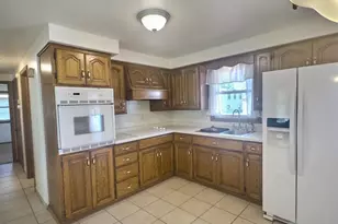 2037 Farlin Ave, Green Bay, WI 54302 - Photo 3
