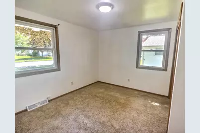 2037 Farlin Avenue, Green Bay, WI 54302 - Photo 7
