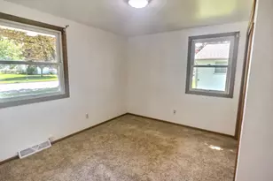 2037 Farlin Ave, Green Bay, WI 54302 - Photo 7