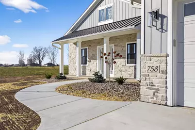 758 Royal St Pats Drive, Wrightstown, WI 54180 - Photo 3
