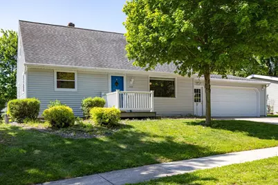 445 Glenview Avenue, Combined Locks, WI 54113 - Photo 1