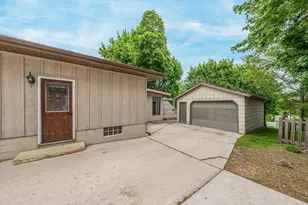 2016 Monroe St, New Holstein, WI 53061 - Photo 33
