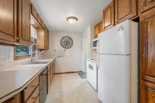 2016 Monroe St, New Holstein, WI 53061 - Photo 7