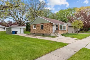 1034 Adams Ave, Oshkosh, WI 54902 - Photo 3