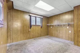 1029 W 7th Ave, Oshkosh, WI 54902 - Photo 13