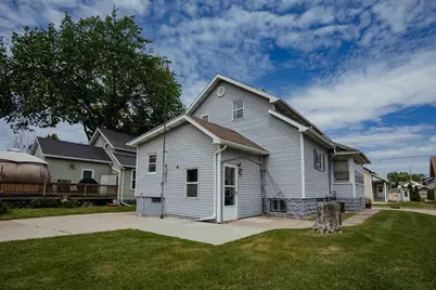 1029 W 7th Avenue, Oshkosh, WI 54902 - Photo 5