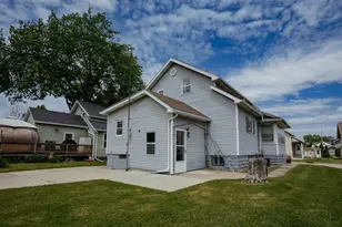 1029 W 7th Ave, Oshkosh, WI 54902 - Photo 5