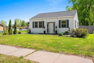 709 W 8th St, Kaukauna, WI 54130 - Photo 3