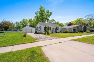 709 W 8th St, Kaukauna, WI 54130 - Photo 43