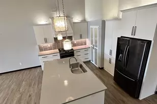 2621 Bay Harbor Cir, Green Bay, WI 54304 - Photo 11