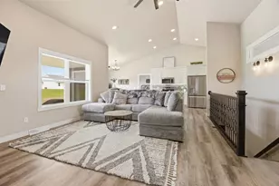 W7008 Jaclyn Ln, Greenville, WI 54942 - Photo 5