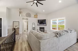 W7008 Jaclyn Ln, Greenville, WI 54942 - Photo 7
