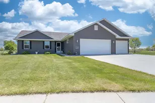 1104 Charlene Ave, Omro, WI 54963 - Photo 3