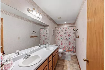 6457 Norfolk Lane, Racine, WI 53406 - Photo 23