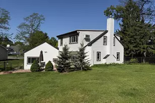 2027 S Point Rd, Green Bay, WI 54313 - Photo 3