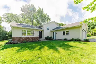 992 Honey Creek Rd, Oshkosh, WI 54904 - Photo 3