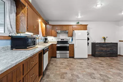 437 Silver Spring Drive, Green Bay, WI 54303 - Photo 13