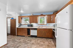437 Silver Spring Dr, Green Bay, WI 54303 - Photo 11