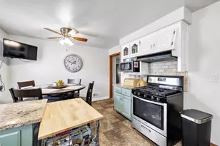1157 S Fisk St, Green Bay, WI 54304 - Photo 9