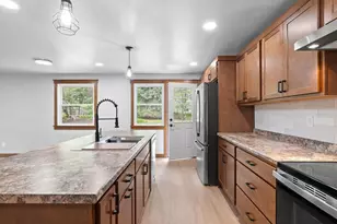 1964 Blueberry Ln, Green Bay, WI 54304 - Photo 13
