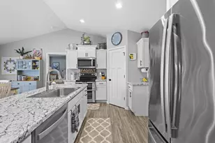 1740 Patriot Wy, Neenah, WI 54956 - Photo 9