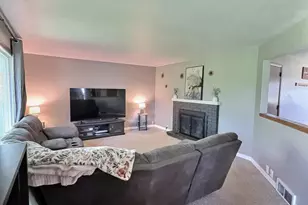 1395 Maricopa Dr, Oshkosh, WI 54904 - Photo 7