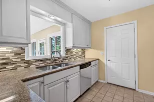 2214 Steward Ct, Sun Prairie, WI 53590 - Photo 5