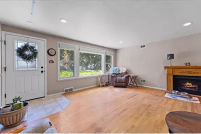 151 E Briar Lane, Green Bay, WI 54301 - Photo 3