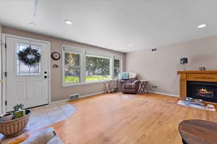 151 E Briar Ln, Green Bay, WI 54301 - Photo 3