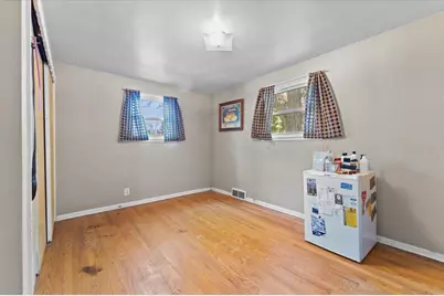 151 E Briar Lane, Green Bay, WI 54301 - Photo 17