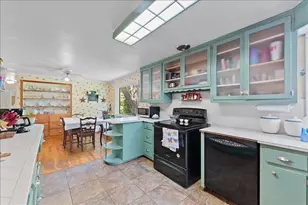 151 E Briar Ln, Green Bay, WI 54301 - Photo 11