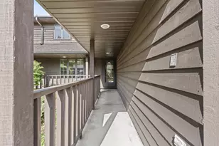 921 Divot Pl, Green Bay, WI 54313 - Photo 5