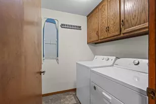 921 Divot Pl, Green Bay, WI 54313 - Photo 21