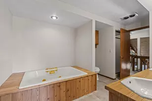 921 Divot Pl, Green Bay, WI 54313 - Photo 31