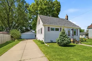 1341 Otter Ave, Oshkosh, WI 54901 - Photo 1