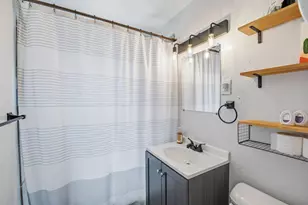 1011 Holzer St, Green Bay, WI 54303 - Photo 9