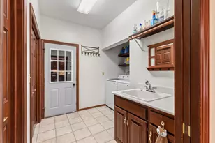 1498 Parkway Dr, Green Bay, WI 54304 - Photo 43