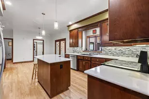 1498 Parkway Dr, Green Bay, WI 54304 - Photo 11