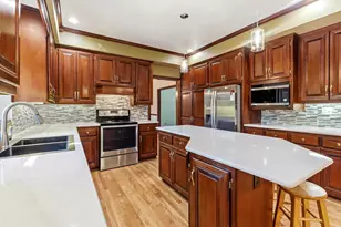 1498 Parkway Dr, Green Bay, WI 54304 - Photo 13