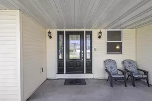 506 Rosemary Ct, Pulaski, WI 54162 - Photo 3