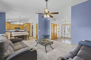 506 Rosemary Ct, Pulaski, WI 54162 - Photo 7
