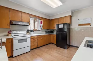 1020 Elmwood Ave, Oshkosh, WI 54901 - Photo 5