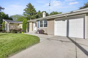 2663 Timber Ln, Green Bay, WI 54313 - Photo 3