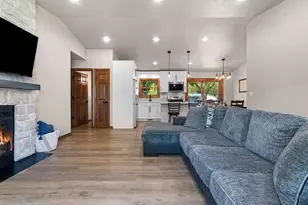 1127 Taylor St, Green Bay, WI 54303 - Photo 13