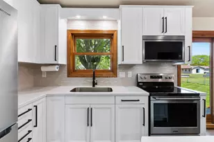 1127 Taylor St, Green Bay, WI 54303 - Photo 5
