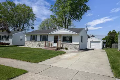 802 Suburban Drive, De Pere, WI 54115 - Photo 3