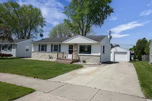 802 Suburban Dr, De Pere, WI 54115 - Photo 3