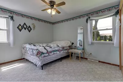 802 Suburban Drive, De Pere, WI 54115 - Photo 13